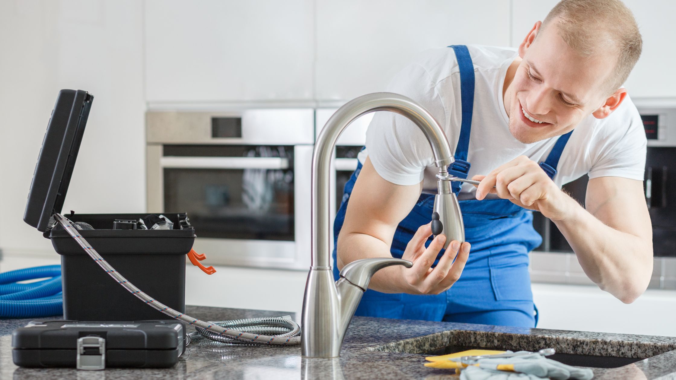 How to repair a single-handle kitchen faucet with a spray hose