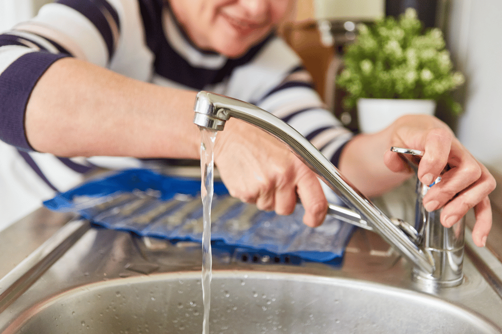 How to repair a dripping faucet in the kitchen